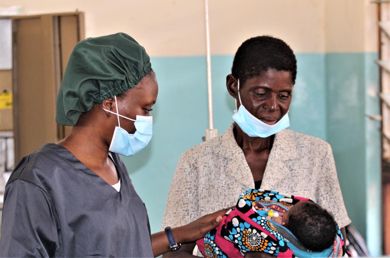 Health workers training to protect maternal and newborn health during emergencies